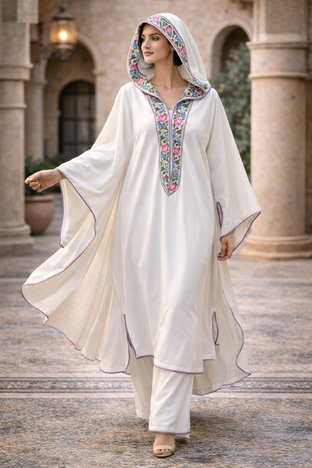 Tunique papillon ivoire capuche plastron brodés main floral multicolore manches évasées — GZ Elegance
